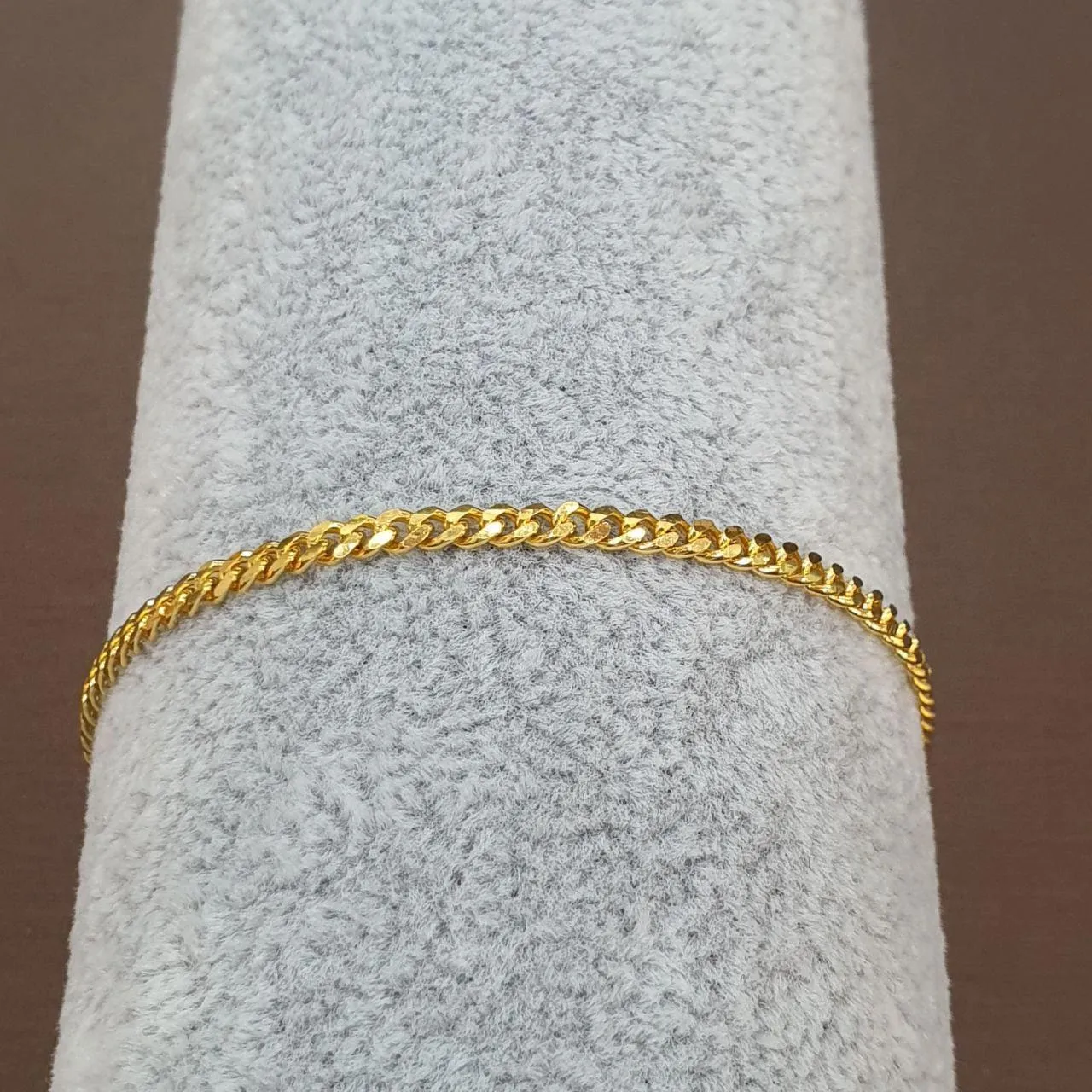 22k / 916 Gold Solid Slim Fishbone Bracelet