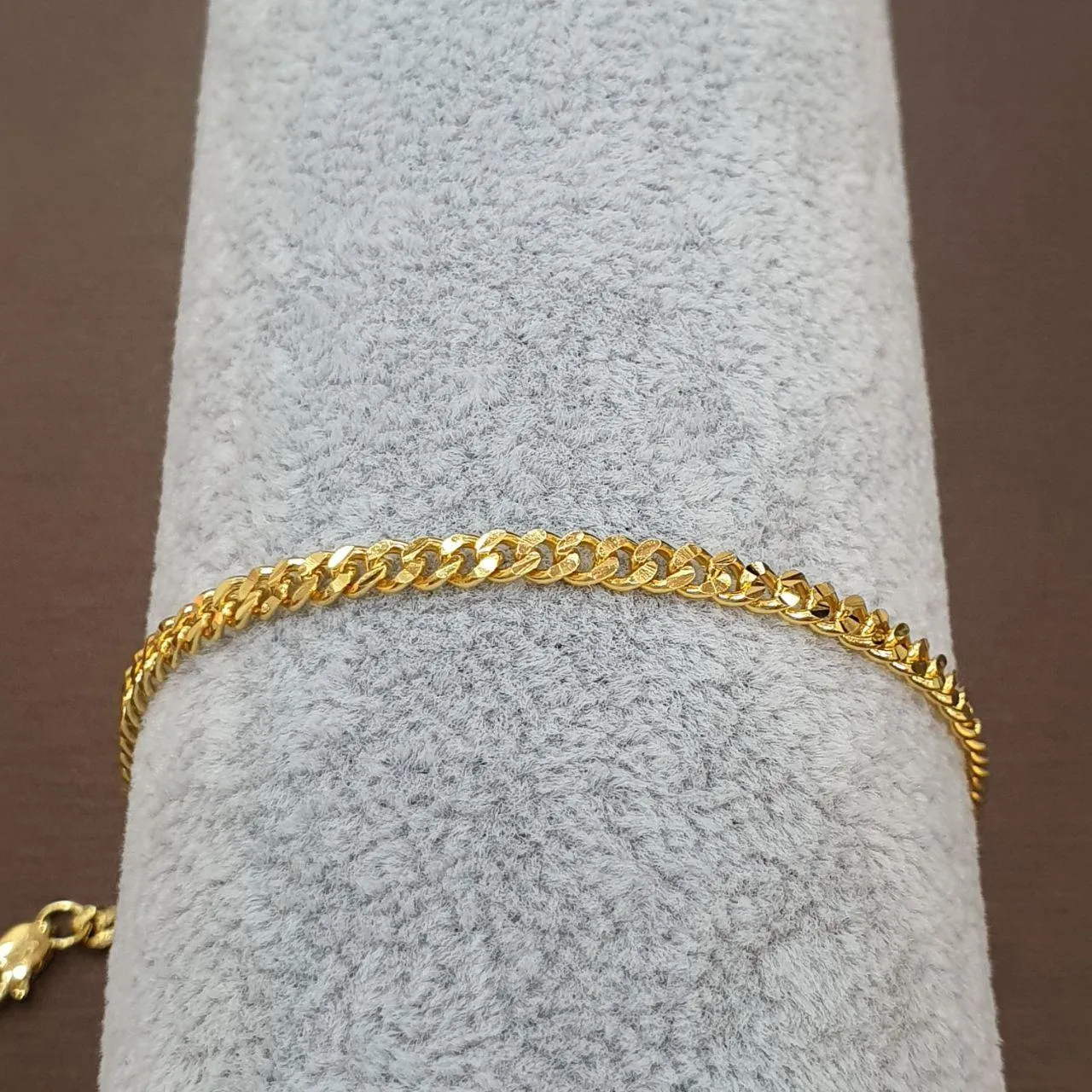 22k / 916 Gold Solid Slim Fishbone Bracelet