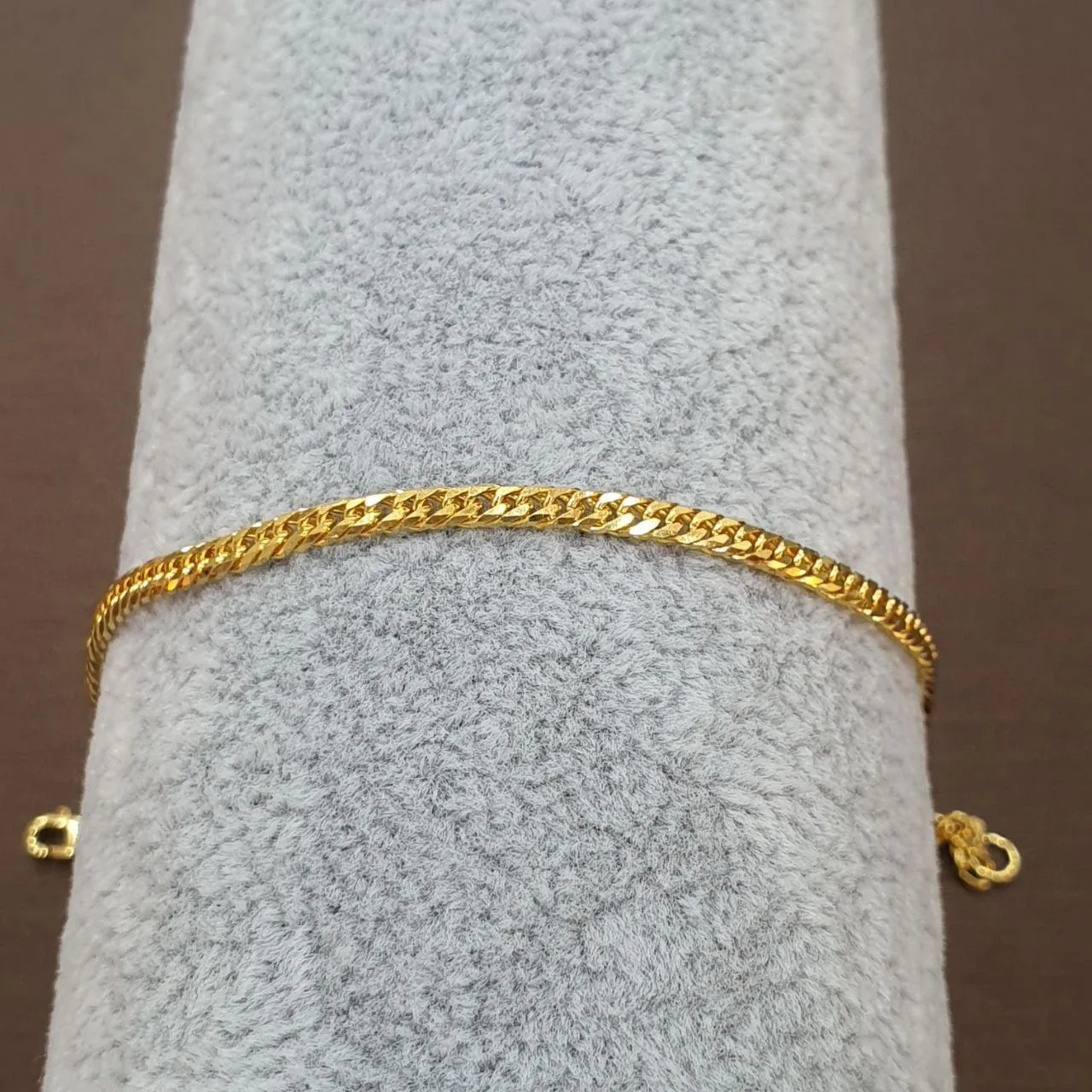 22k / 916 Gold Solid Slim Fishbone Bracelet