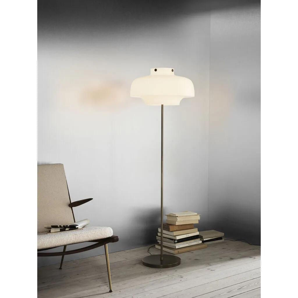 &Tradition Copenhagen Floor Lamp SC14 | Satinized Opal Glass/Bronzed Brass