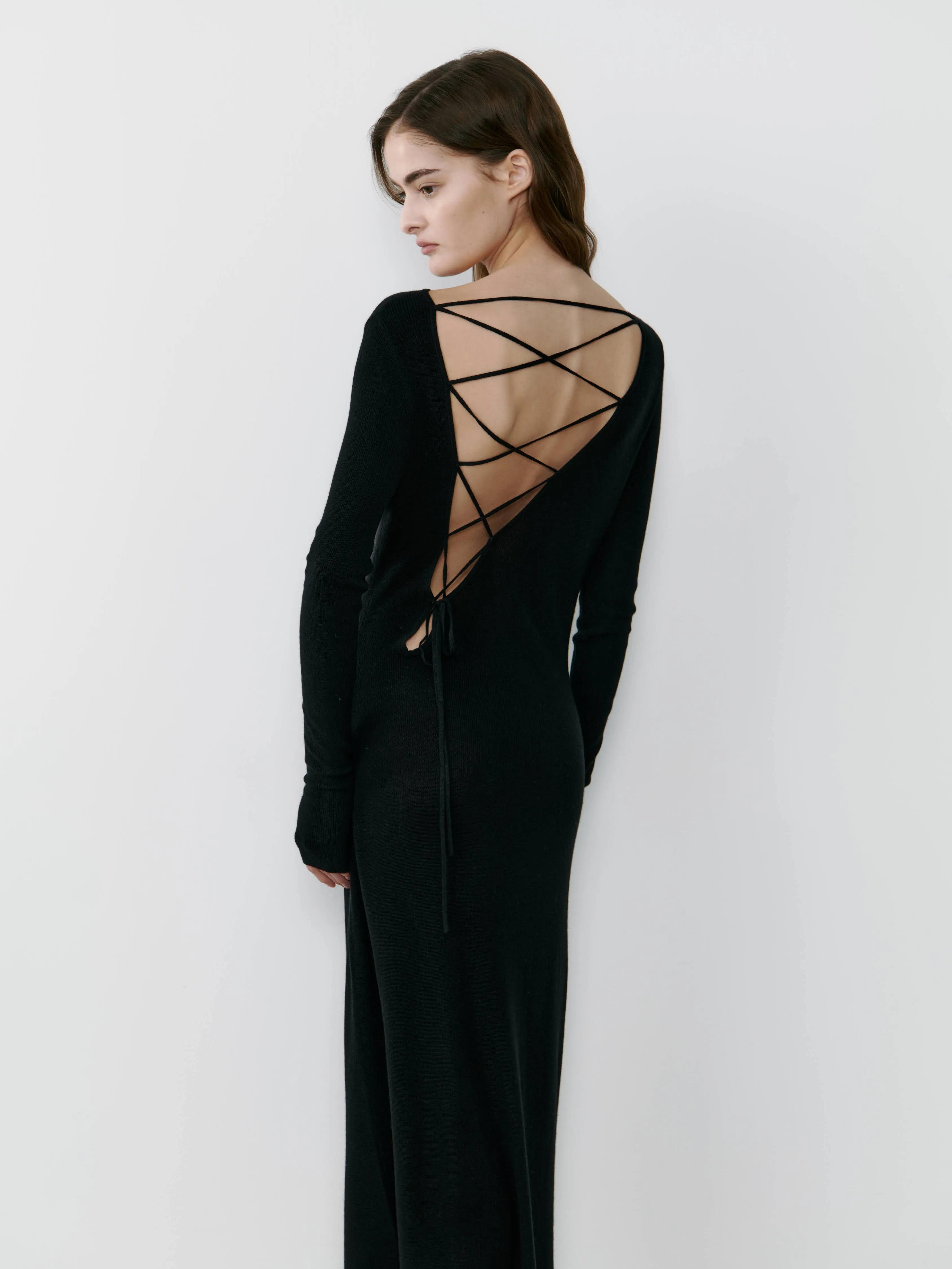 THE RESORT DRESS - BLACK