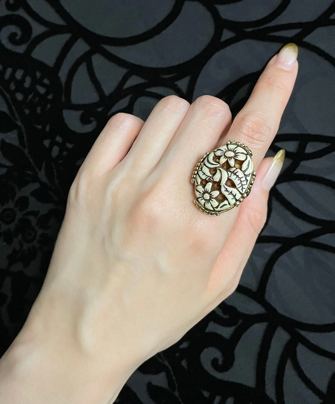 【USA輸入】ヴィンテージ VOGUE フラワー アイボリー リング/Vintage VOGUE Ivory Flower Ring