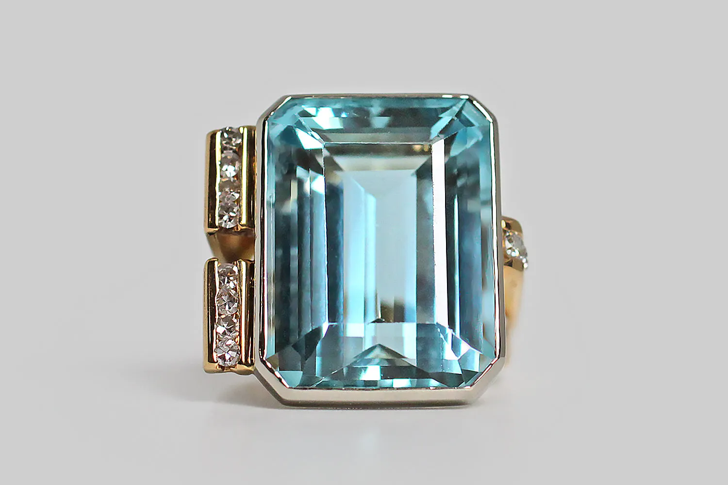 Vintage 1980s Architectural Modernist 21ct Aquamarine Cocktail Ring in 18k Gold